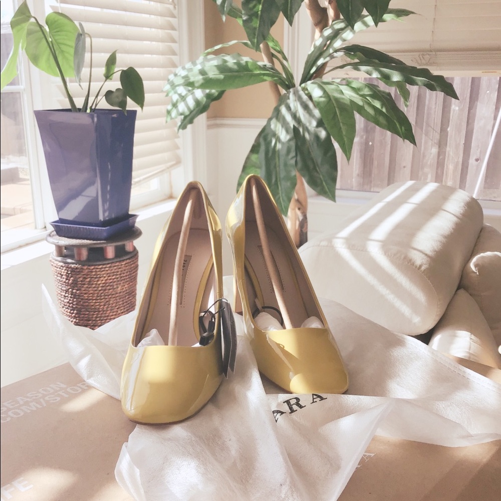 ๐ Lemon Yellow Patent Heels - Picture 8 of 8